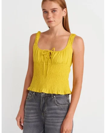 Bluza  crop, galben lamaie, detalii cu snur, 70% viscoza, 30% in