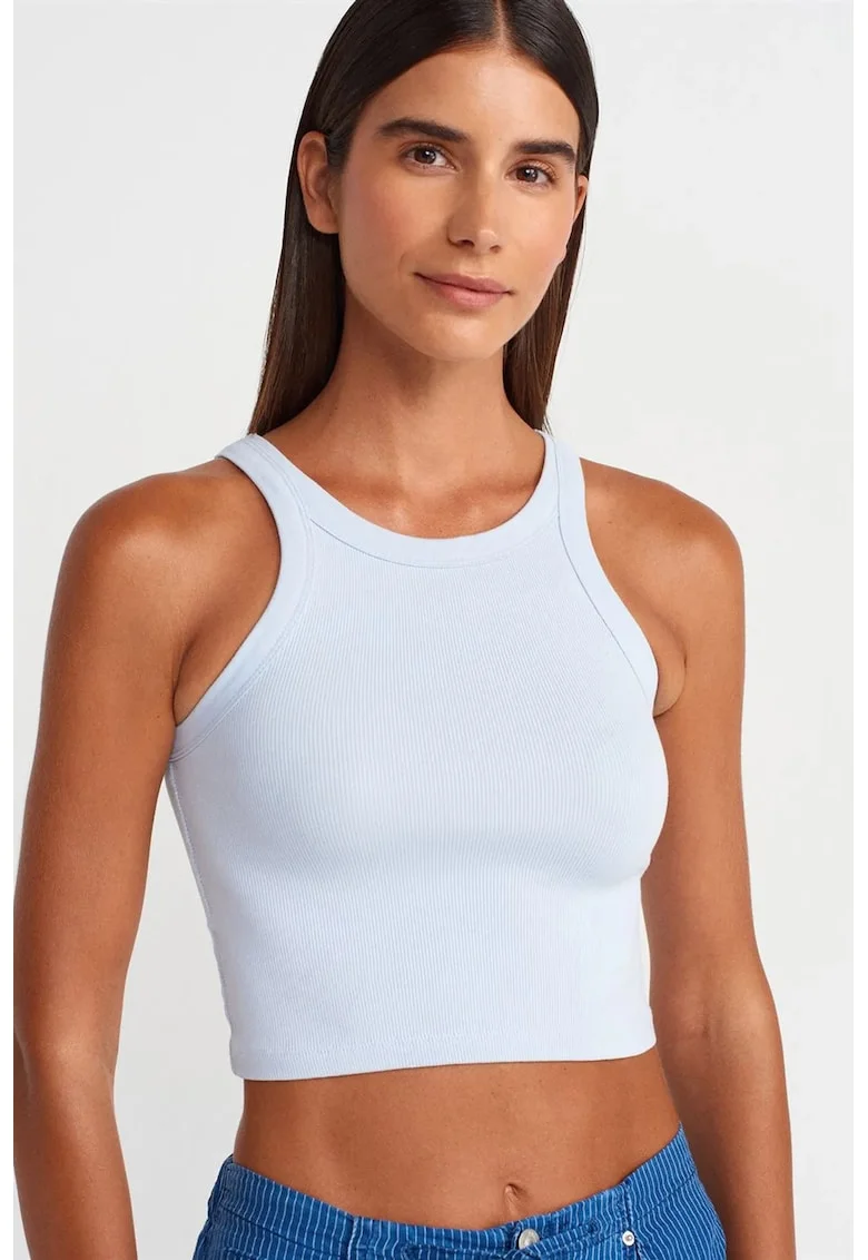 Maiou  crop, fara maneci, albastru deschis, material tricotat cu elastan