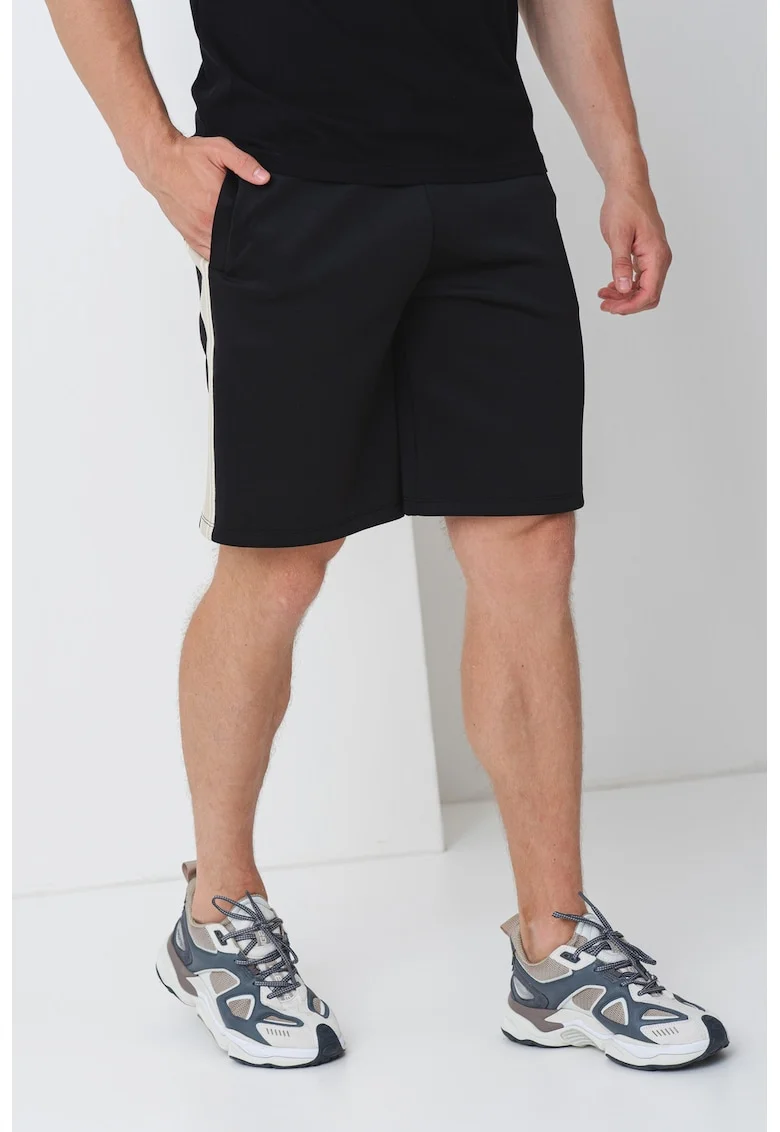 Pantaloni scurti cu buzunare laterale, Negru