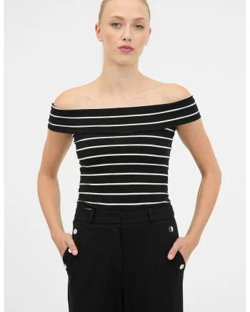 Tricou cu decolteu pe umeri si model in dungi, Alb fildes/Negru stins