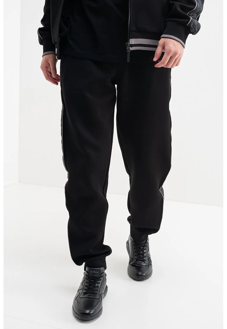 Pantaloni de trening relaxed fit cu segmente laterale cu monograma, Negru/Gri