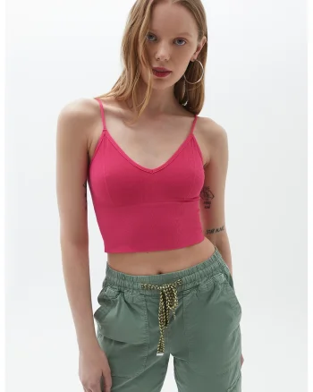 Top crop cu model uni, Roz inchis