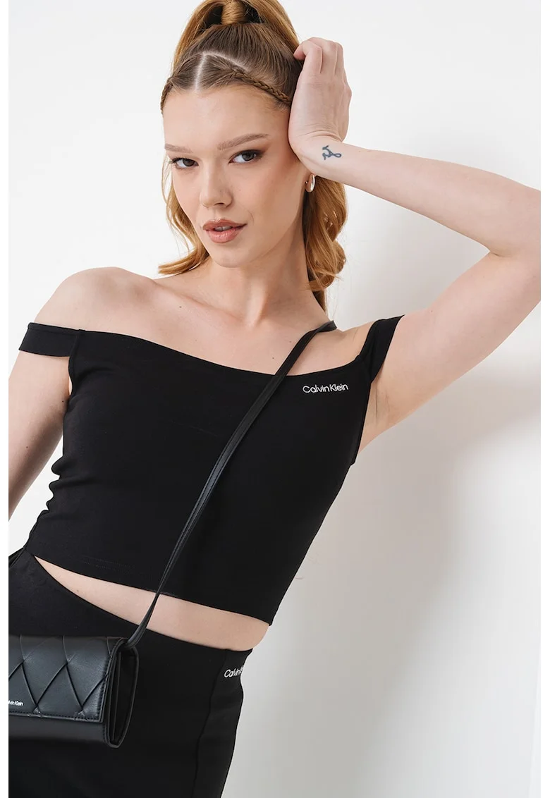 Top crop cu decolteu pe umeri, Negru