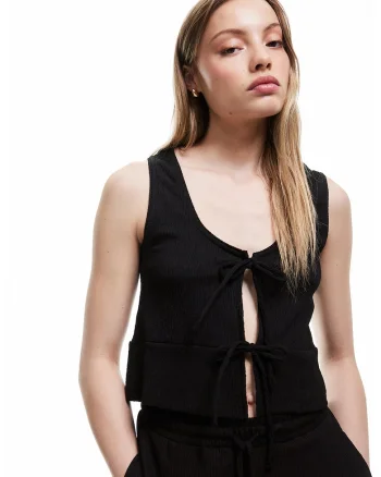 Top crop cu inchidere cu snururi, Negru