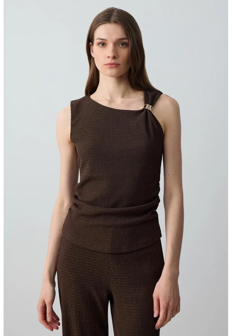Top texturat cu model drapat, Maro cognac