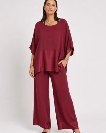 Compleu dama elegant din vascoza cu bluza oversize si pantaloni palazzo si insertii satinate bordo