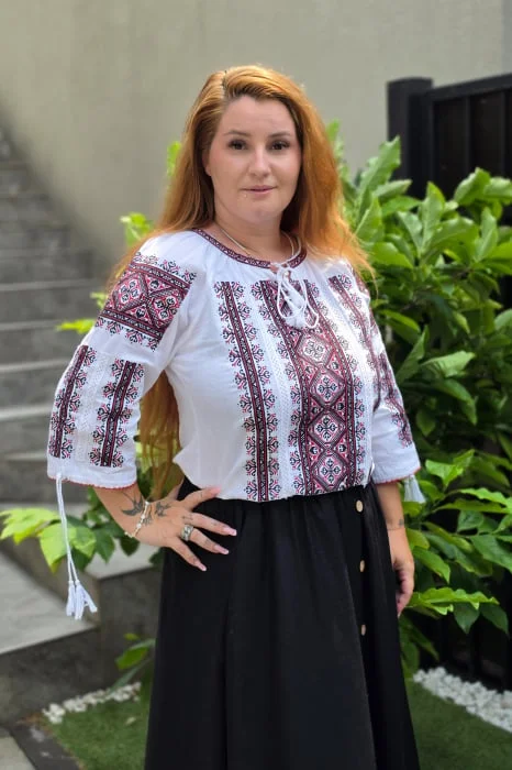 Ie Traditionala Roxana