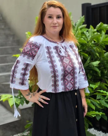 Ie Traditionala Roxana