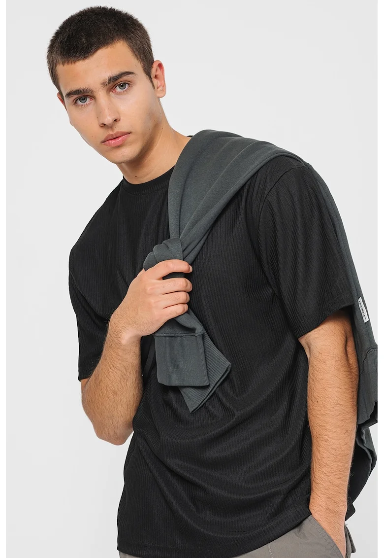 Tricou cu decolteu la baza gatului relaxed fit Fred, Negru