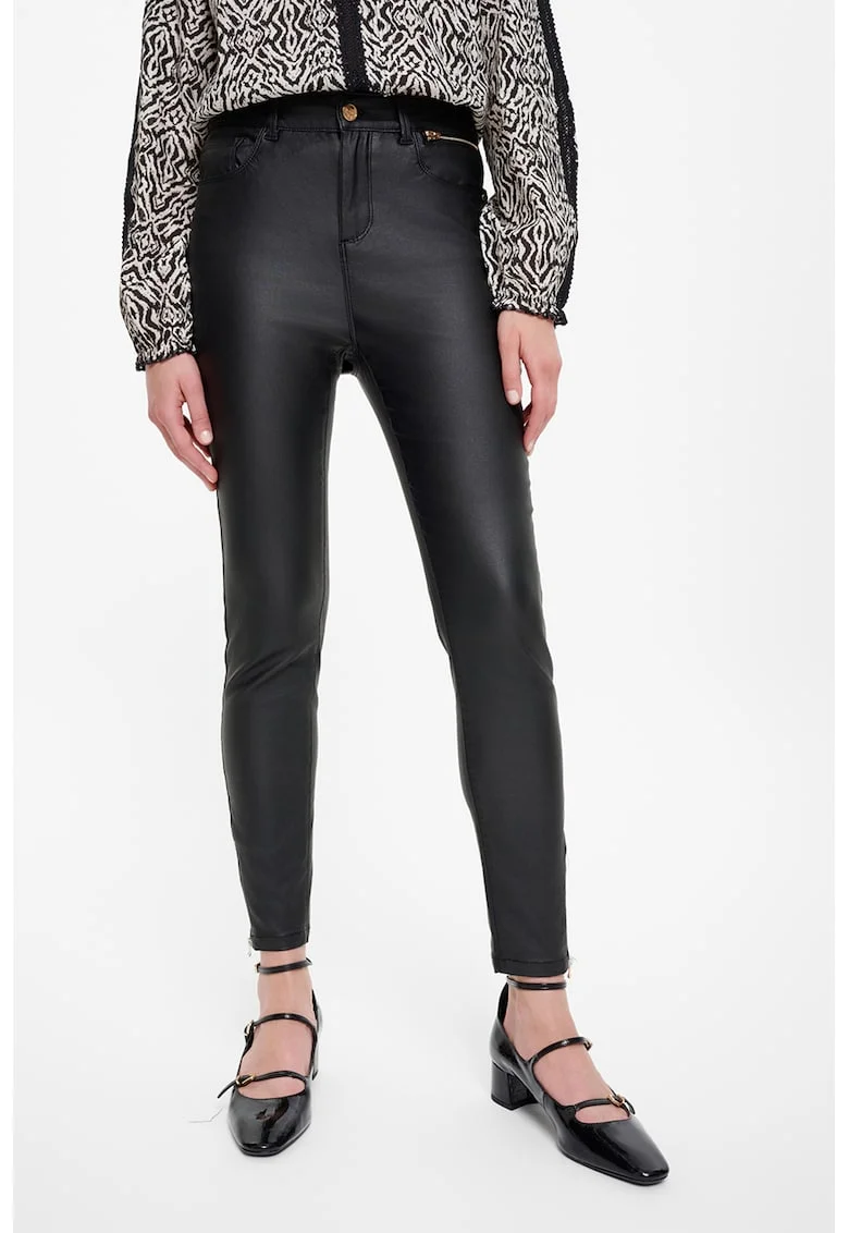 Pantaloni skinny peliculizati, Negru