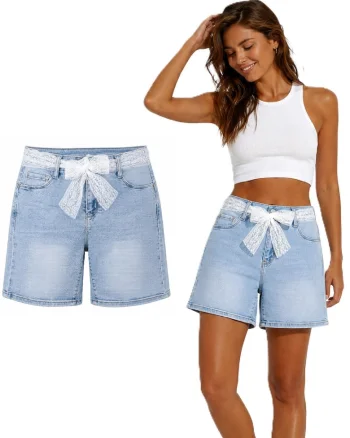 Pantaloni scurti din denim cu o curea din dantela