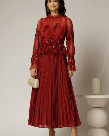 Rochie midi bordo de seara din voal plisat cu perle si paiete