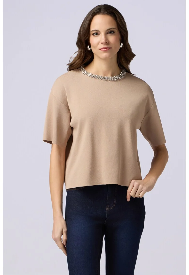 Tricou cu decoratii si strasuri la terminatie gulerului, Maro nisip