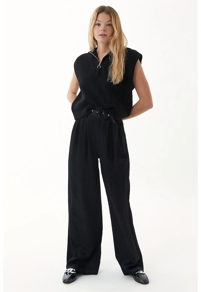 Pantaloni cu croiala ampla si curea, Negru