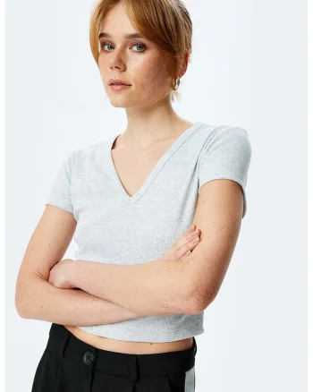 Tricou crop cu decolteu in V, Albastru melange