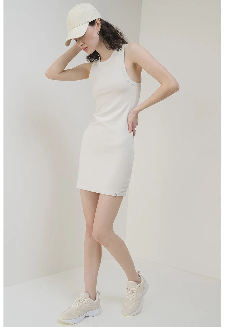 Rochie mini cu decolteu la baza gatului