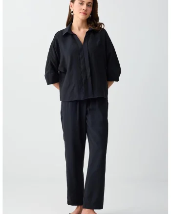 Pantaloni crop din amestec de modal