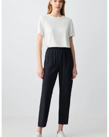 Pantaloni crop din amestec de modal