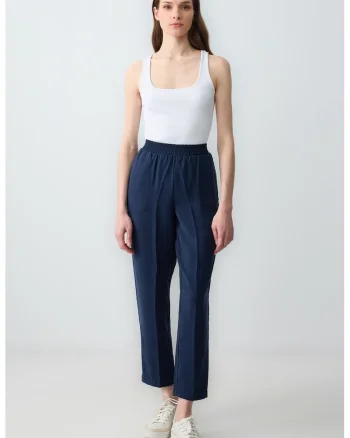 Pantaloni crop din amestec de modal