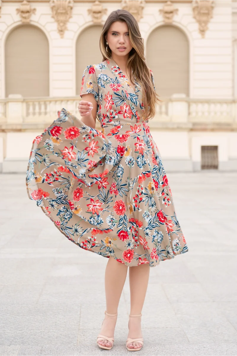 Rochie din viscoza bej cu croi petrecut si imprimeu floral rosu