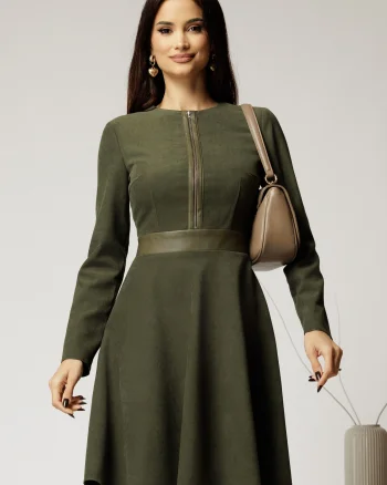 Rochie DY Fashion din stofa velur kaki cu fermoar metalic decorativ și inserții din piele