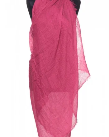 Esarfa dreptunghiulara tip pareo cu aspect creponat din vascoza, fucsia
