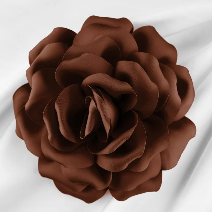 Brosa floare maro cu diametru de 15 cm, cu clips pentru par