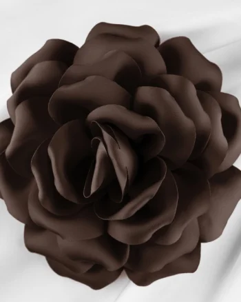 Brosa floare maro inchis cu diametru de 15 cm, cu clips pentru par