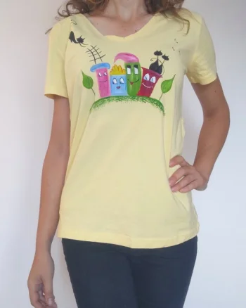Tricou galben pal pictat manual ,cu blocuri colorate si pisicute