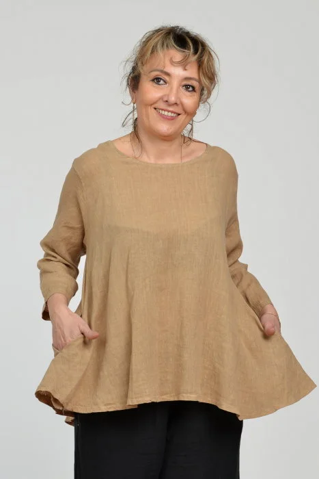Bluza evazata cu clin la spate din in, camel