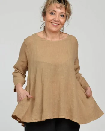 Bluza evazata cu clin la spate din in, camel