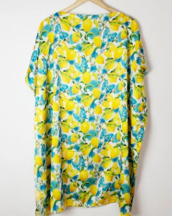 Rochie de plaja tip poncho din matase cu imprimeu mediteranean cu lamai si fluturi