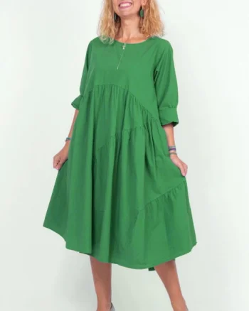 Rochie verde oversize, cu maneca scurta, cu trei volane asimetrice, din poplin satinat
