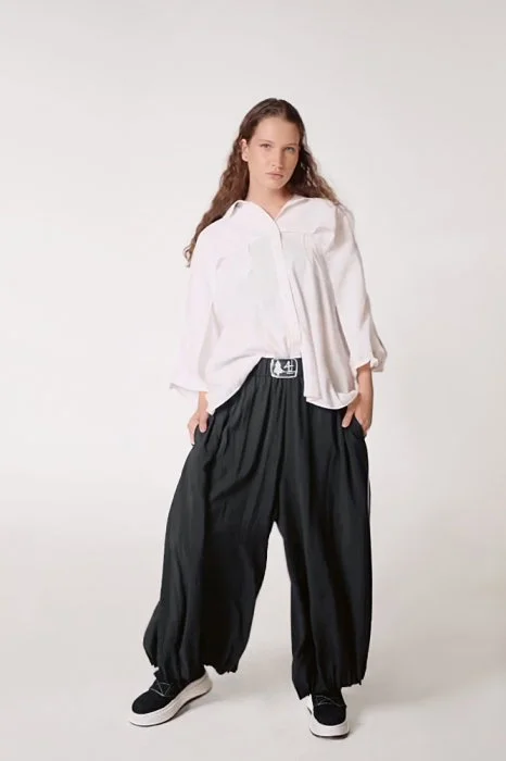 Pantaloni negri cu croiala ampla gen salvari, oversize