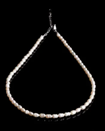 Colier la baza gatului din perle naturale de cultura, alungite de 5 mm,   lungime 40 cm