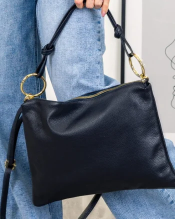 Geanta plic mare cu inele mari aurii si doua barete, din piele naturala neagra