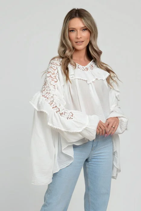 Bluza boho oversize din batist de bumbac, in colturi, cu volan si dantela, alba