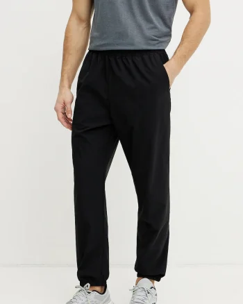On pantaloni de antrenament Focus