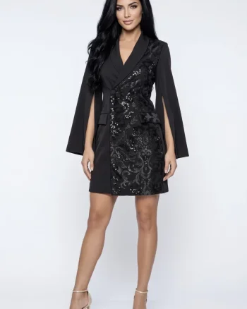 Rochie sacou neagra prevazuta cu maneci despicate si broderie pretioasa