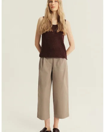 Pantaloni crop ampli cu pliuri frontale, Maro deschis