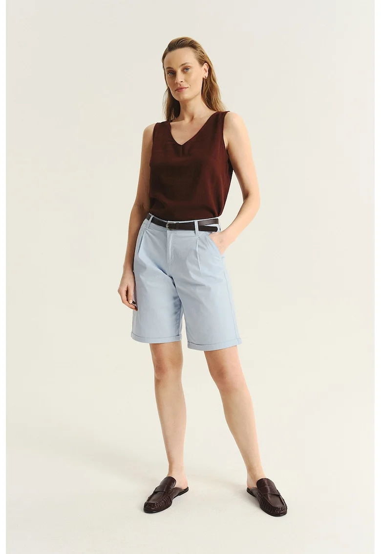 Pantaloni scurti chino cu o curea, Albastru pastel