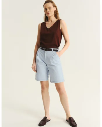 Pantaloni scurti chino cu o curea, Albastru pastel