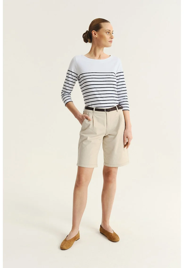 Pantaloni scurti chino cu o curea, Bej deschis