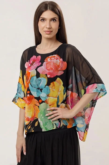 Bluza vaporoasa tip poncho din matase si vascoza, croi oversized cu print floral pe fond negru si maneci largi fluide