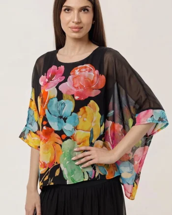 Bluza vaporoasa tip poncho din matase si vascoza, croi oversized cu print floral pe fond negru si maneci largi fluide