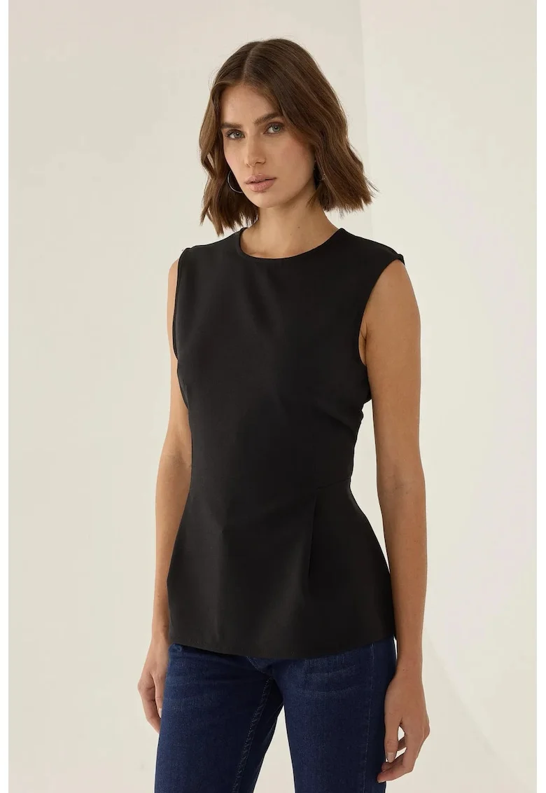 Bluza slim fit la baza gatului