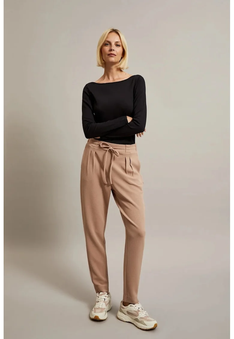 Pantaloni bej cu legare, Maro