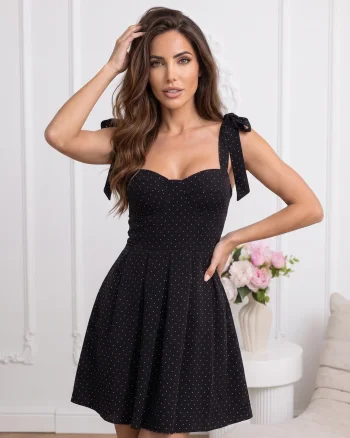 Rochie scurta eleganta cu detali...