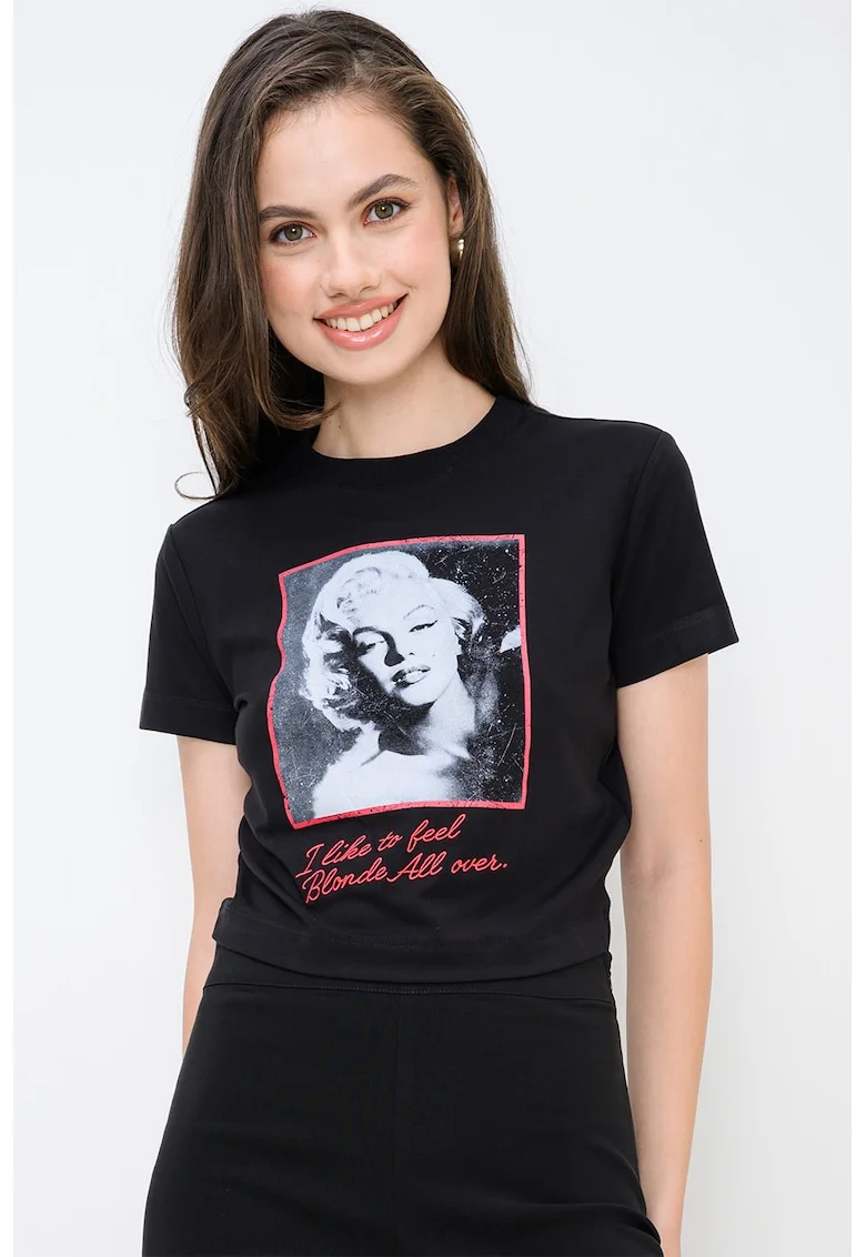 Tricou cu imprimeu si decolteu la baza gatului, Negru/Rosu inchis