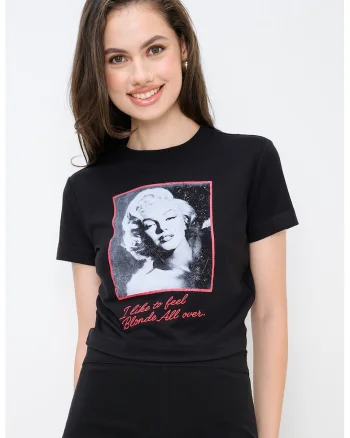 Tricou cu imprimeu si decolteu la baza gatului, Negru/Rosu inchis